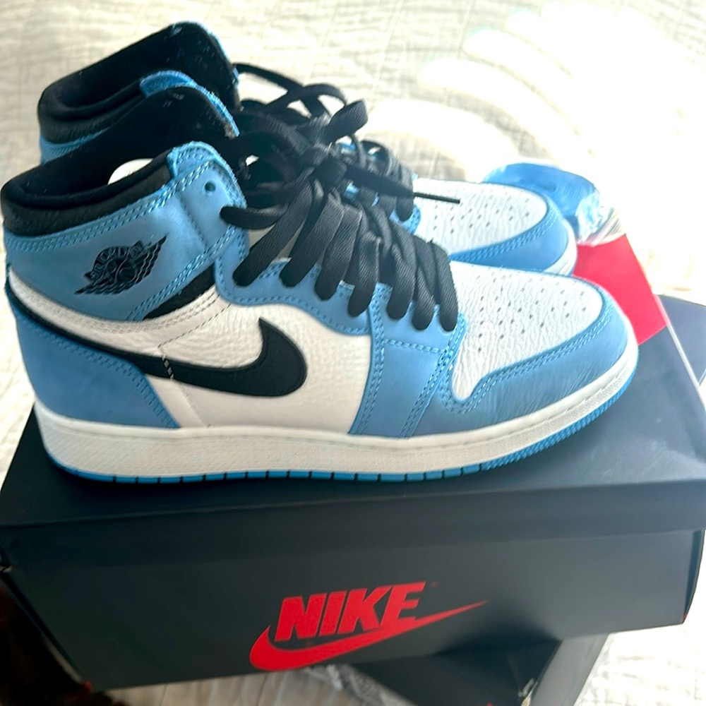 Air Jordan 1 retro high OG white/black/ university blue size 6.5y